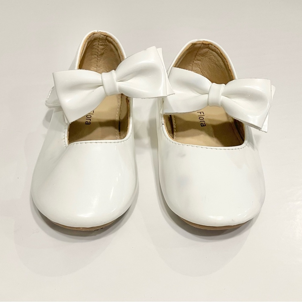 Felix‎ & Flora White Patent Ballet Flat Mary Jane Dress Shoe Bow Detail Sz 7